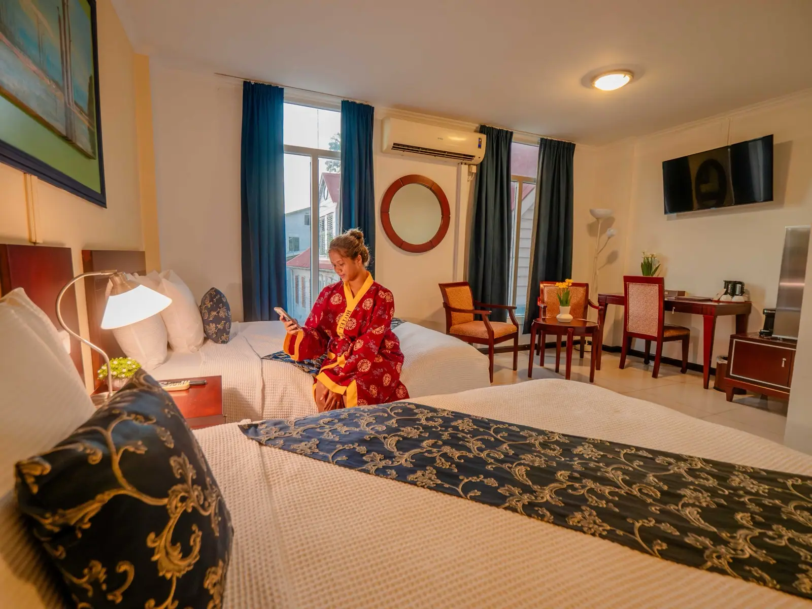 Guest in the Heritage Queen room at Hotel Palacio